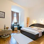 호텔 Kuria - 3*
