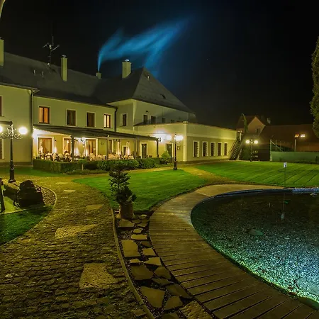 Kuria - 호텔 Beckov